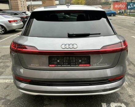 Серый Ауди E-Tron, объемом двигателя 0 л и пробегом 112 тыс. км за 31900 $, фото 45 на Automoto.ua