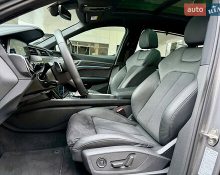 Серый Ауди E-Tron, объемом двигателя 0 л и пробегом 39 тыс. км за 44500 $, фото 26 на Automoto.ua