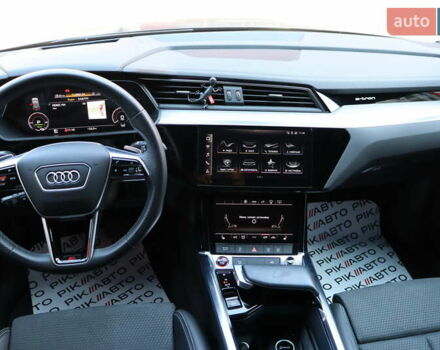 Серый Ауди E-Tron, объемом двигателя 0 л и пробегом 37 тыс. км за 55900 $, фото 44 на Automoto.ua