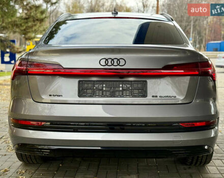 Серый Ауди E-Tron, объемом двигателя 0 л и пробегом 31 тыс. км за 46500 $, фото 23 на Automoto.ua