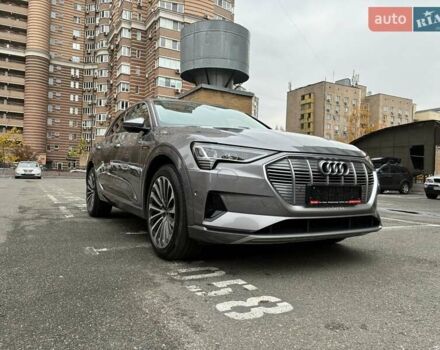 Серый Ауди E-Tron, объемом двигателя 0 л и пробегом 112 тыс. км за 31900 $, фото 6 на Automoto.ua