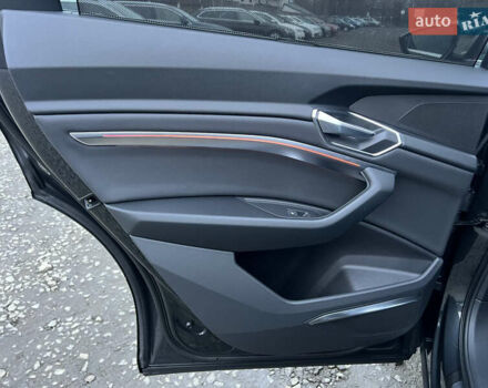 Серый Ауди E-Tron, объемом двигателя 0 л и пробегом 32 тыс. км за 41367 $, фото 36 на Automoto.ua