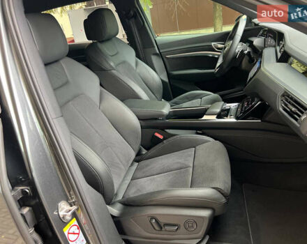 Серый Ауди E-Tron, объемом двигателя 0 л и пробегом 32 тыс. км за 43500 $, фото 42 на Automoto.ua