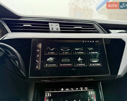 Серый Ауди E-Tron, объемом двигателя 0 л и пробегом 37 тыс. км за 49500 $, фото 48 на Automoto.ua