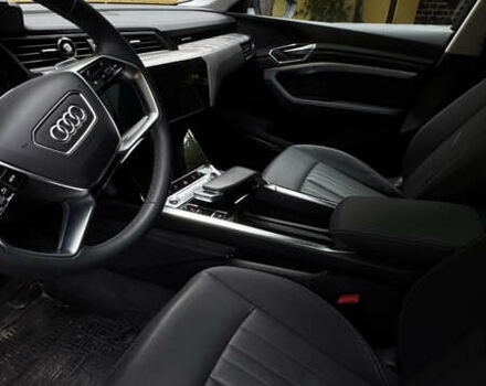 Сірий Ауді E-Tron, об'ємом двигуна 0 л та пробігом 5 тис. км за 42000 $, фото 16 на Automoto.ua
