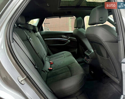 Серый Ауди E-Tron, объемом двигателя 0 л и пробегом 39 тыс. км за 44500 $, фото 43 на Automoto.ua