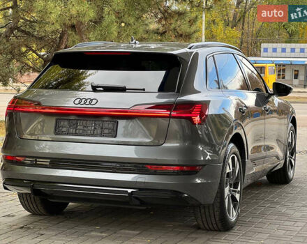 Серый Ауди E-Tron, объемом двигателя 0 л и пробегом 32 тыс. км за 43500 $, фото 12 на Automoto.ua