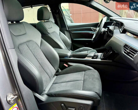 Серый Ауди E-Tron, объемом двигателя 0 л и пробегом 39 тыс. км за 44500 $, фото 51 на Automoto.ua