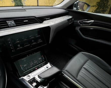 Сірий Ауді E-Tron, об'ємом двигуна 0 л та пробігом 5 тис. км за 42000 $, фото 15 на Automoto.ua