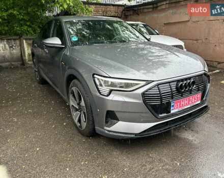 Серый Ауди E-Tron, объемом двигателя 0 л и пробегом 44 тыс. км за 38700 $, фото 2 на Automoto.ua