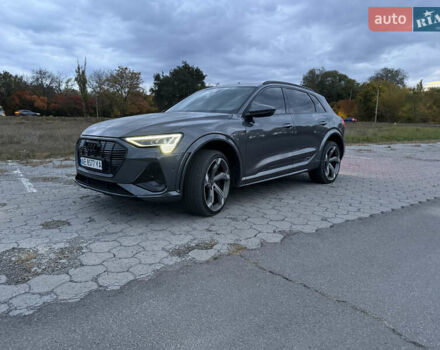 Серый Ауди E-Tron, объемом двигателя 0 л и пробегом 41 тыс. км за 52900 $, фото 1 на Automoto.ua