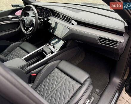 Серый Ауди E-Tron, объемом двигателя 0 л и пробегом 37 тыс. км за 49500 $, фото 59 на Automoto.ua