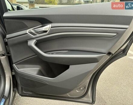 Серый Ауди E-Tron, объемом двигателя 0 л и пробегом 112 тыс. км за 31900 $, фото 53 на Automoto.ua