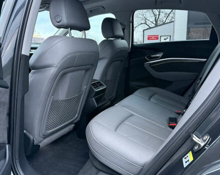 Серый Ауди E-Tron, объемом двигателя 0 л и пробегом 197 тыс. км за 23900 $, фото 32 на Automoto.ua