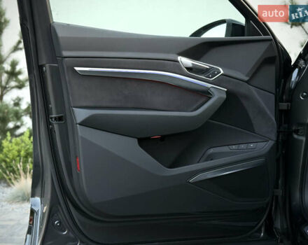 Сірий Ауді E-Tron, об'ємом двигуна 0 л та пробігом 25 тис. км за 47431 $, фото 68 на Automoto.ua