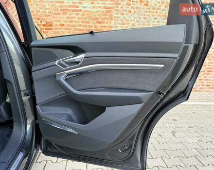 Серый Ауди E-Tron, объемом двигателя 0 л и пробегом 84 тыс. км за 39999 $, фото 36 на Automoto.ua