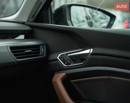 Сірий Ауді E-Tron, об'ємом двигуна 0 л та пробігом 64 тис. км за 37900 $, фото 37 на Automoto.ua