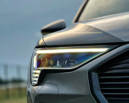 Серый Ауди E-Tron, объемом двигателя 0 л и пробегом 63 тыс. км за 40999 $, фото 13 на Automoto.ua