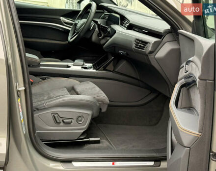 Серый Ауди E-Tron, объемом двигателя 0 л и пробегом 104 тыс. км за 39820 $, фото 45 на Automoto.ua