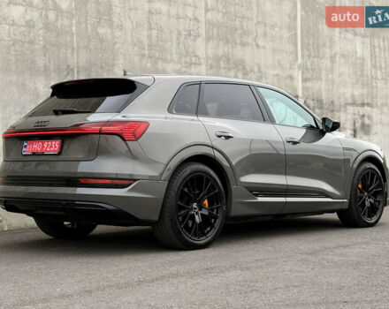 Серый Ауди E-Tron, объемом двигателя 0 л и пробегом 104 тыс. км за 39820 $, фото 16 на Automoto.ua