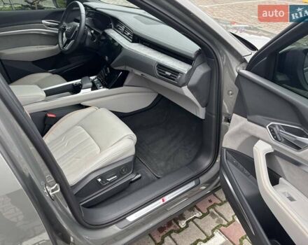 Серый Ауди E-Tron, объемом двигателя 0 л и пробегом 25 тыс. км за 44900 $, фото 18 на Automoto.ua