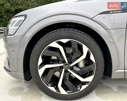 Серый Ауди E-Tron, объемом двигателя 0 л и пробегом 43 тыс. км за 48900 $, фото 6 на Automoto.ua