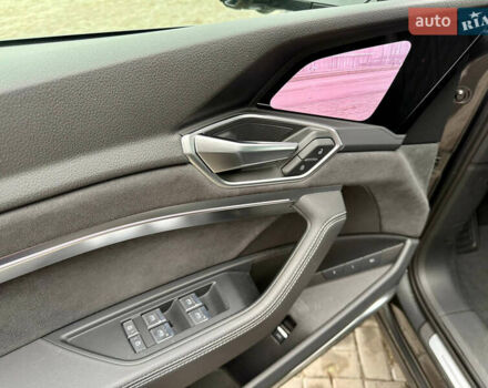 Серый Ауди E-Tron, объемом двигателя 0 л и пробегом 37 тыс. км за 49500 $, фото 38 на Automoto.ua