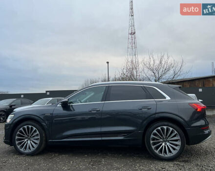 Серый Ауди E-Tron, объемом двигателя 0 л и пробегом 32 тыс. км за 41367 $, фото 4 на Automoto.ua