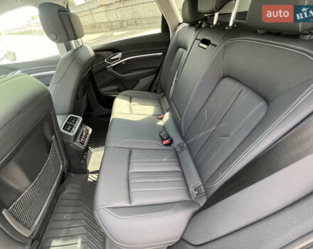 Сірий Ауді E-Tron, об'ємом двигуна 0 л та пробігом 22 тис. км за 48490 $, фото 30 на Automoto.ua