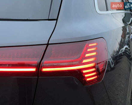 Серый Ауди E-Tron, объемом двигателя 0 л и пробегом 32 тыс. км за 41367 $, фото 17 на Automoto.ua