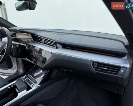 Сірий Ауді E-Tron, об'ємом двигуна 0 л та пробігом 63 тис. км за 39999 $, фото 42 на Automoto.ua