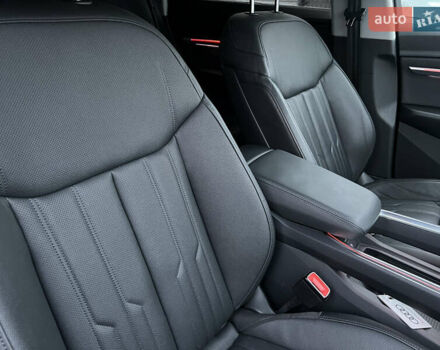 Серый Ауди E-Tron, объемом двигателя 0 л и пробегом 32 тыс. км за 41367 $, фото 49 на Automoto.ua