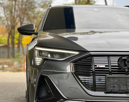 Серый Ауди E-Tron, объемом двигателя 0 л и пробегом 32 тыс. км за 43500 $, фото 3 на Automoto.ua