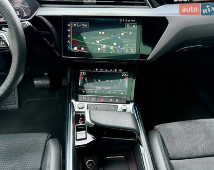 Серый Ауди E-Tron, объемом двигателя 0 л и пробегом 39 тыс. км за 44500 $, фото 38 на Automoto.ua