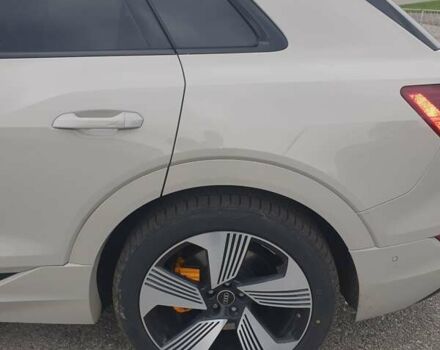 Серый Ауди E-Tron, объемом двигателя 0 л и пробегом 30 тыс. км за 45000 $, фото 3 на Automoto.ua