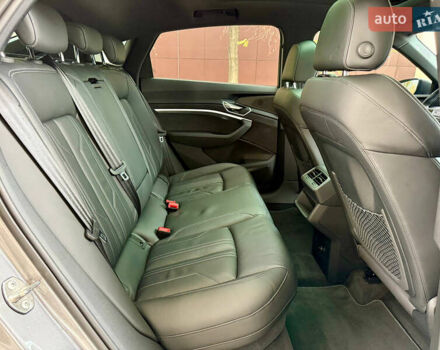 Серый Ауди E-Tron, объемом двигателя 0 л и пробегом 31 тыс. км за 46500 $, фото 48 на Automoto.ua