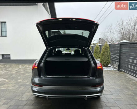 Серый Ауди E-Tron, объемом двигателя 0 л и пробегом 48 тыс. км за 49999 $, фото 93 на Automoto.ua