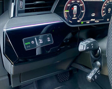 Сірий Ауді E-Tron, об'ємом двигуна 0 л та пробігом 43 тис. км за 45500 $, фото 31 на Automoto.ua