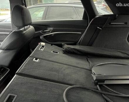 Серый Ауди E-Tron, объемом двигателя 0 л и пробегом 25 тыс. км за 54123 $, фото 10 на Automoto.ua