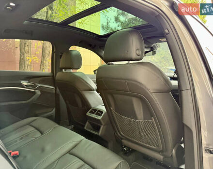 Серый Ауди E-Tron, объемом двигателя 0 л и пробегом 31 тыс. км за 46500 $, фото 49 на Automoto.ua