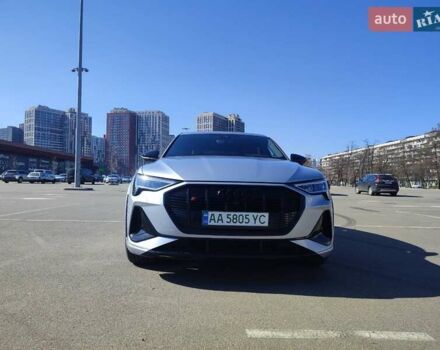 Сірий Ауді E-Tron, об'ємом двигуна 0 л та пробігом 36 тис. км за 47777 $, фото 3 на Automoto.ua