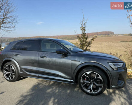 Серый Ауди E-Tron, объемом двигателя 0 л и пробегом 65 тыс. км за 53900 $, фото 22 на Automoto.ua