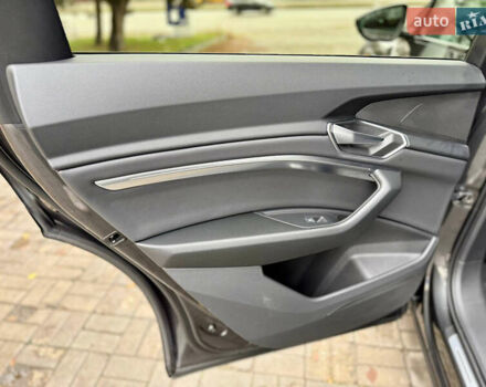 Сірий Ауді E-Tron, об'ємом двигуна 0 л та пробігом 39 тис. км за 46500 $, фото 37 на Automoto.ua