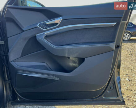 Серый Ауди E-Tron, объемом двигателя 0 л и пробегом 42 тыс. км за 47848 $, фото 46 на Automoto.ua