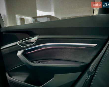 Серый Ауди E-Tron, объемом двигателя 0 л и пробегом 39 тыс. км за 44500 $, фото 42 на Automoto.ua