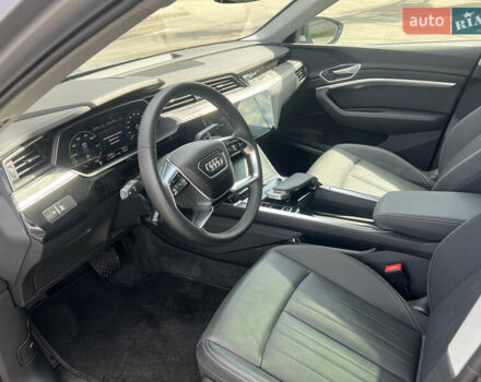 Сірий Ауді E-Tron, об'ємом двигуна 0 л та пробігом 22 тис. км за 48490 $, фото 38 на Automoto.ua