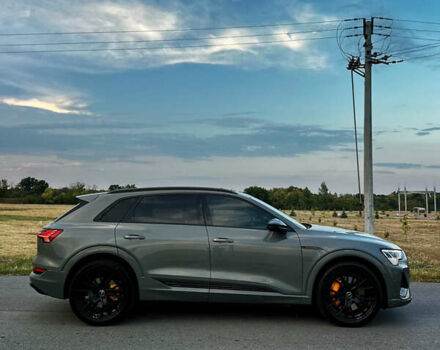 Серый Ауди E-Tron, объемом двигателя 0 л и пробегом 63 тыс. км за 40999 $, фото 3 на Automoto.ua