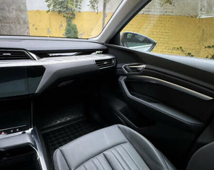 Сірий Ауді E-Tron, об'ємом двигуна 0 л та пробігом 5 тис. км за 42000 $, фото 10 на Automoto.ua