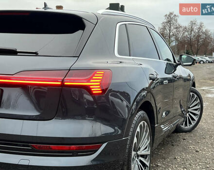Серый Ауди E-Tron, объемом двигателя 0 л и пробегом 32 тыс. км за 41367 $, фото 12 на Automoto.ua