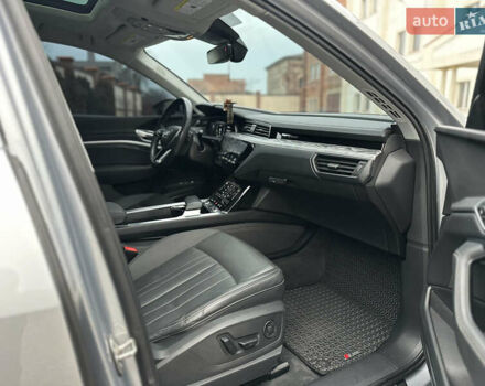 Сірий Ауді E-Tron, об'ємом двигуна 0 л та пробігом 80 тис. км за 39900 $, фото 15 на Automoto.ua